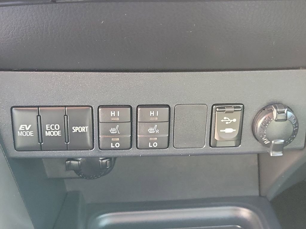 Used 2016 Toyota RAV4 Limited w/ Advanced Technology Package image 32