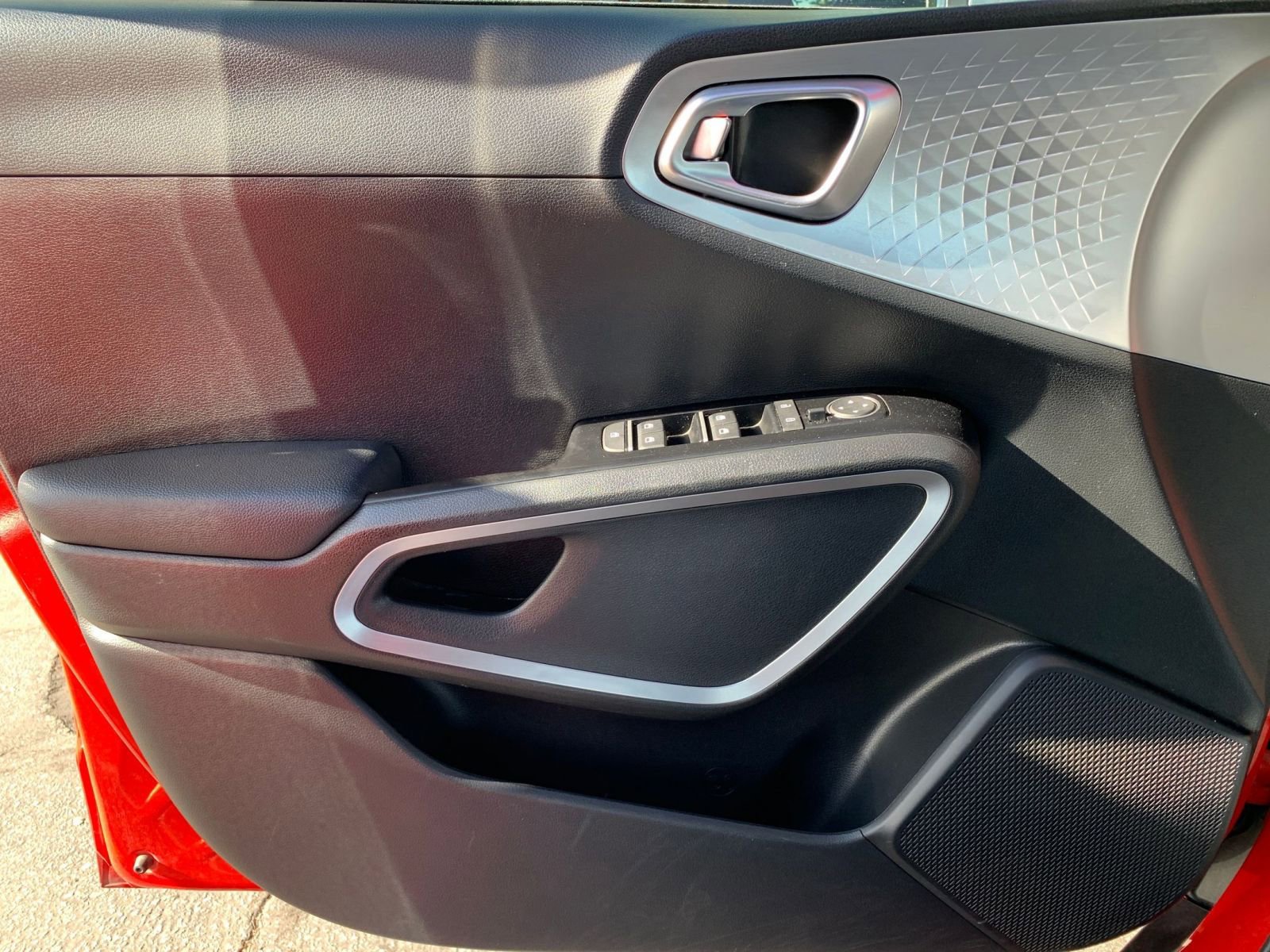 Used 2025 Kia Soul LX w/ LX Technology Package image 18