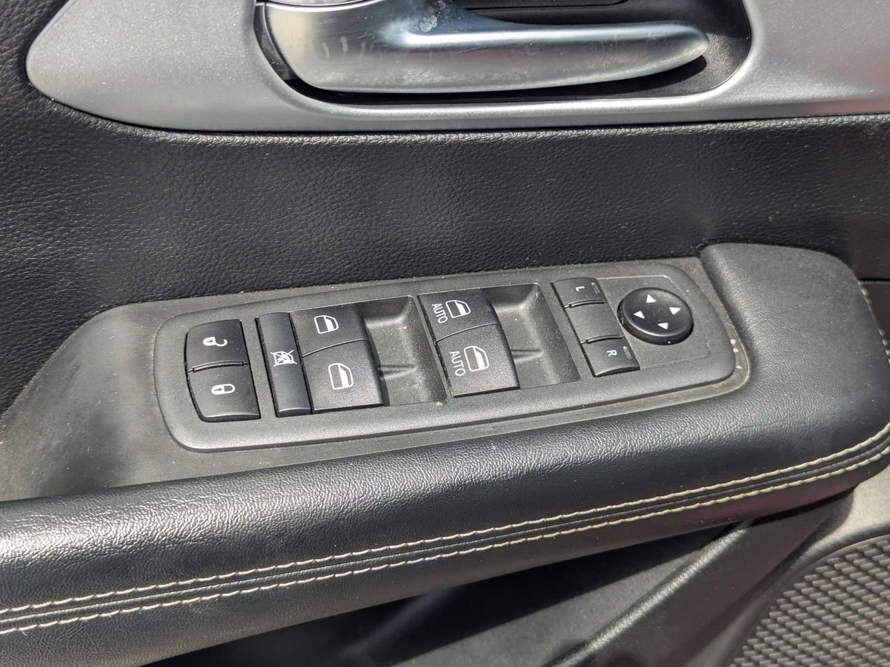 Used 2020 Chrysler Pacifica Touring w/ S Appearance Package FWD image 22