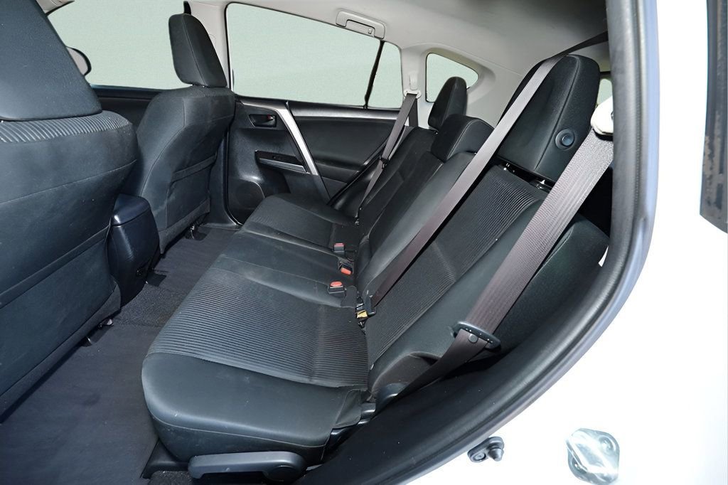 Used 2018 Toyota RAV4 LE image 12