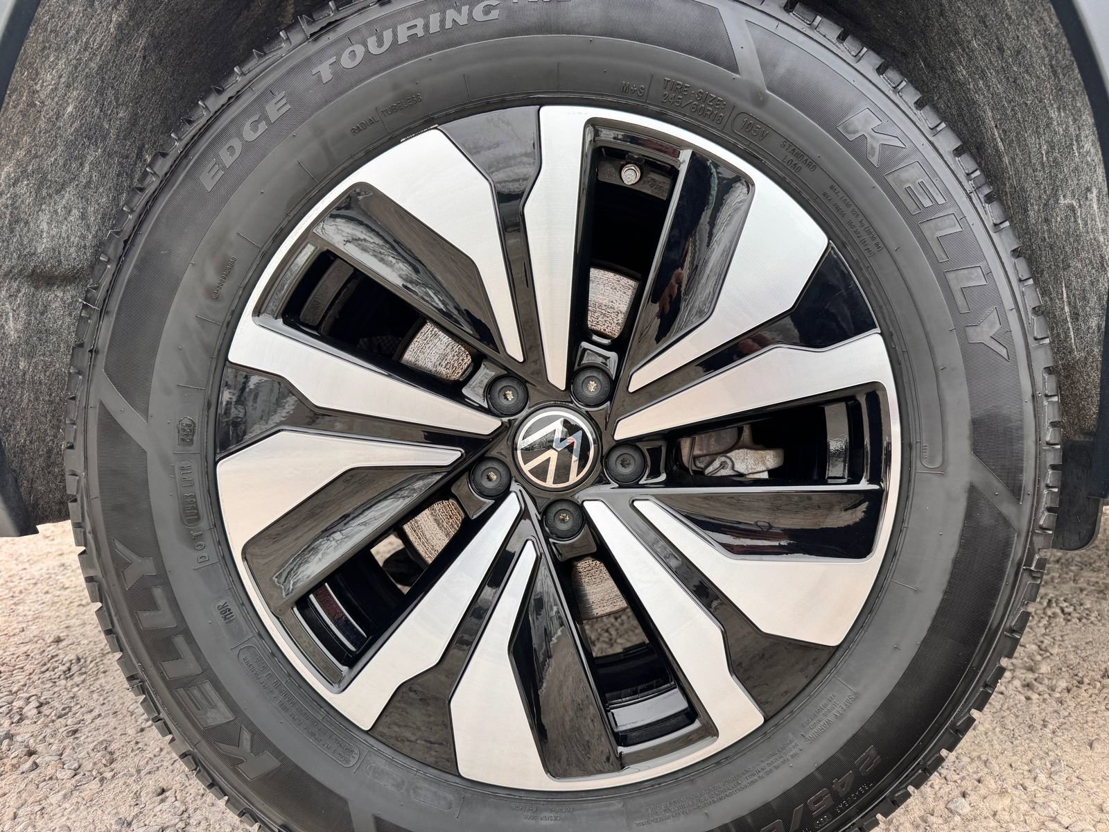 Used 2024 Volkswagen Atlas SE image 31