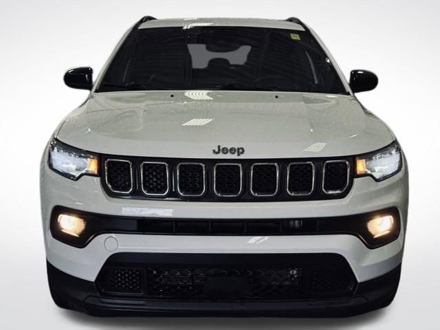 Used 2023 Jeep Compass Latitude image 2