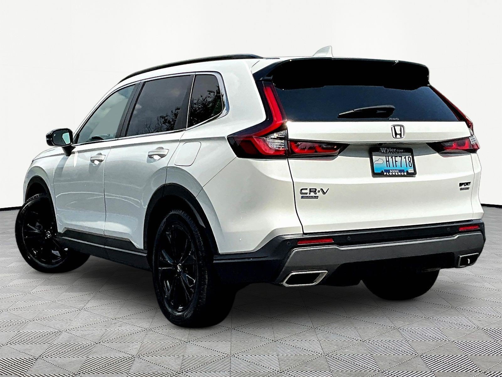 Used 2024 Honda CR-V Sport Touring image 4