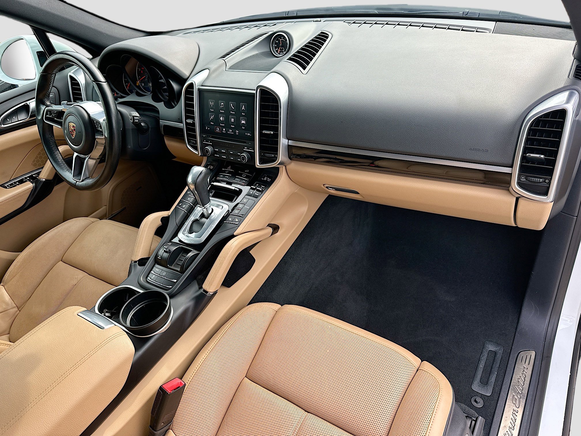 Used 2017 Porsche Cayenne Platinum Edition image 35