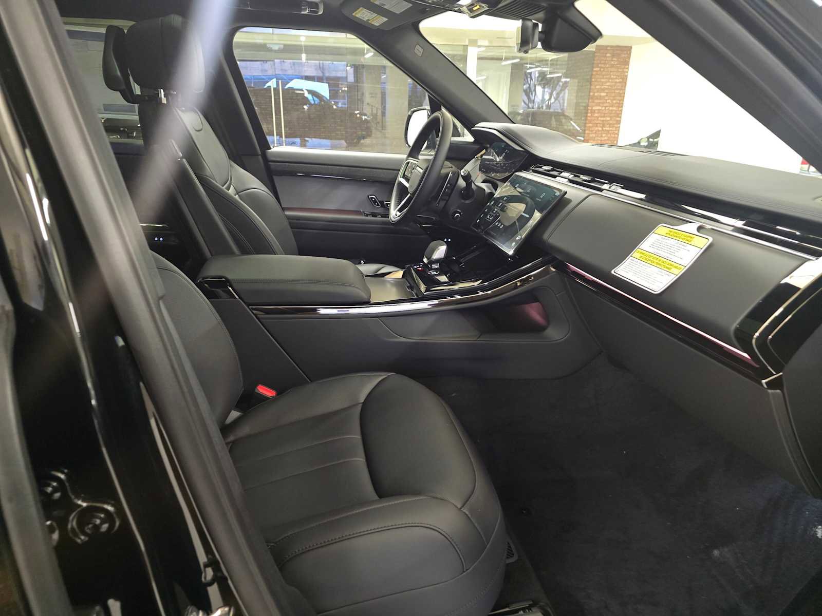 Used 2026 Land Rover Range Rover Sport SE image 11