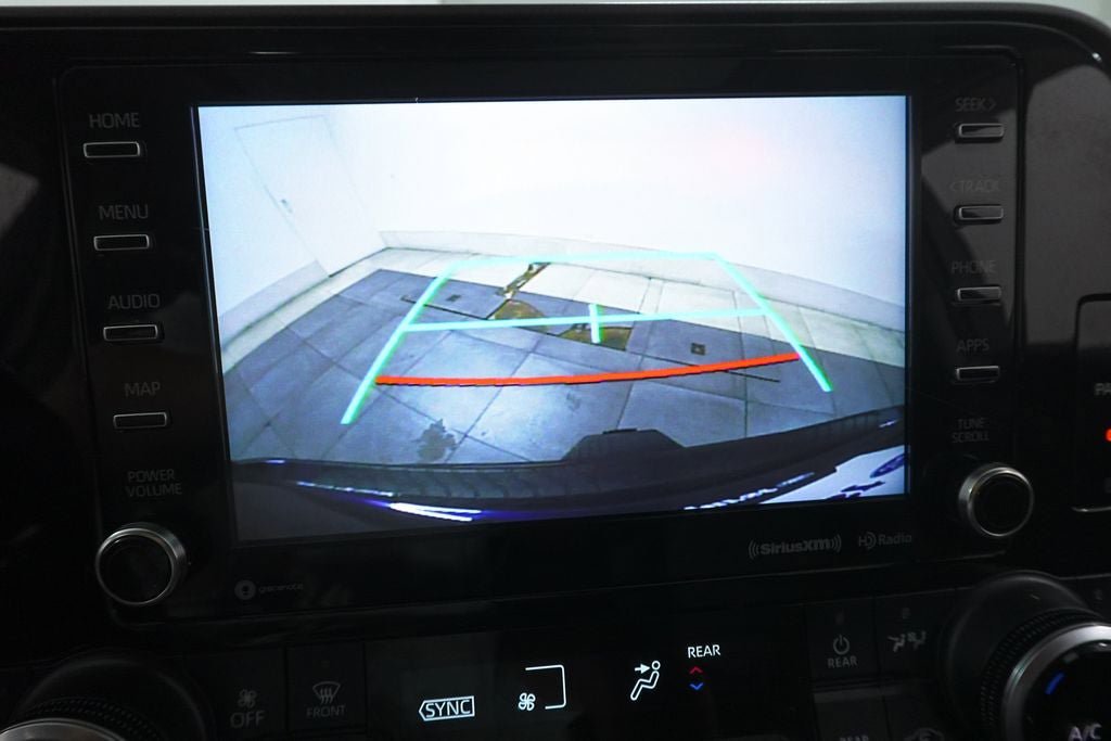 Used 2020 Toyota Highlander XLE AWD/4WD image 18