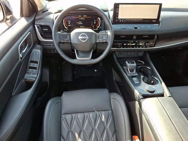 Used 2025 Nissan Rogue Platinum w/ Platinum Premium Package image 11