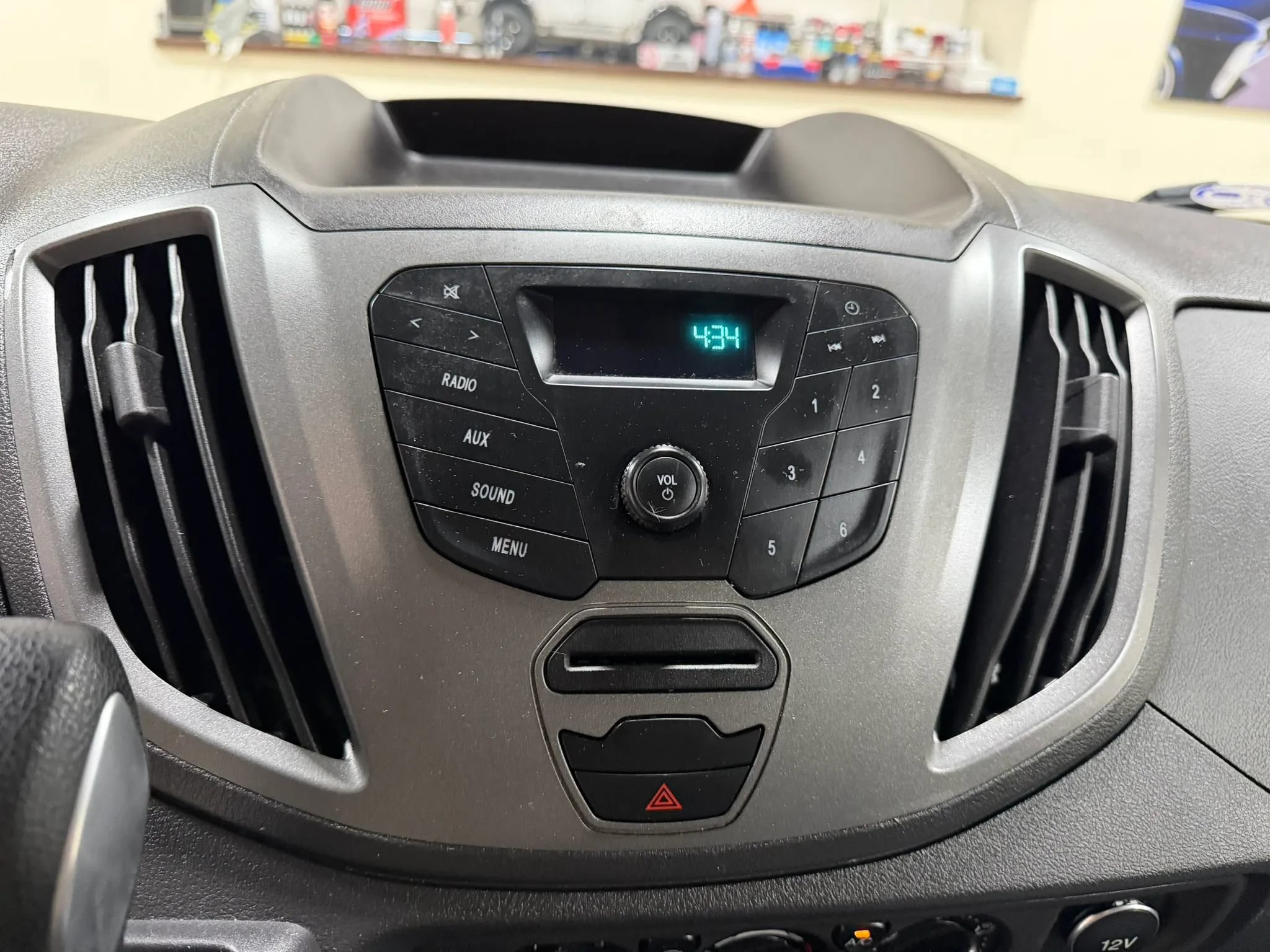 Used 2015 Ford Transit 150 XL RWD image 38