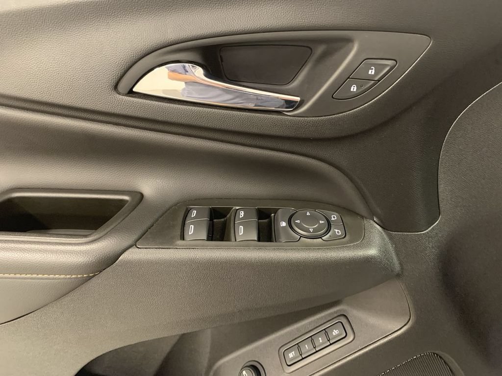 Used 2020 Chevrolet Equinox Premier AWD/4WD image 11