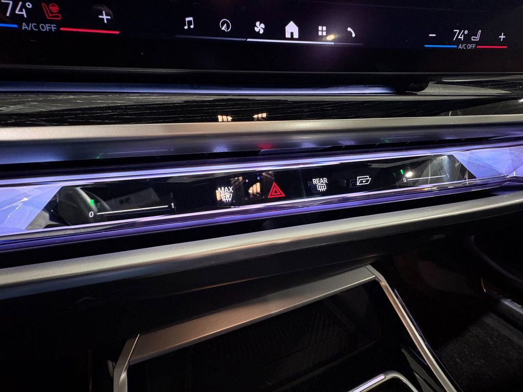 Used 2024 BMW i7 xDrive60 image 22