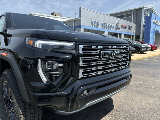 New 2026 GMC Canyon Denali w/ LPO, Denali Black Edition AWD/4WD image 4