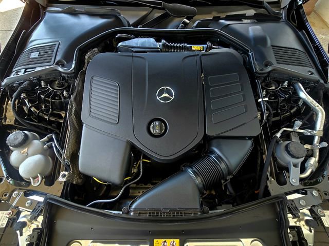 Used 2025 Mercedes-Benz C 300 4MATIC Sedan image 23