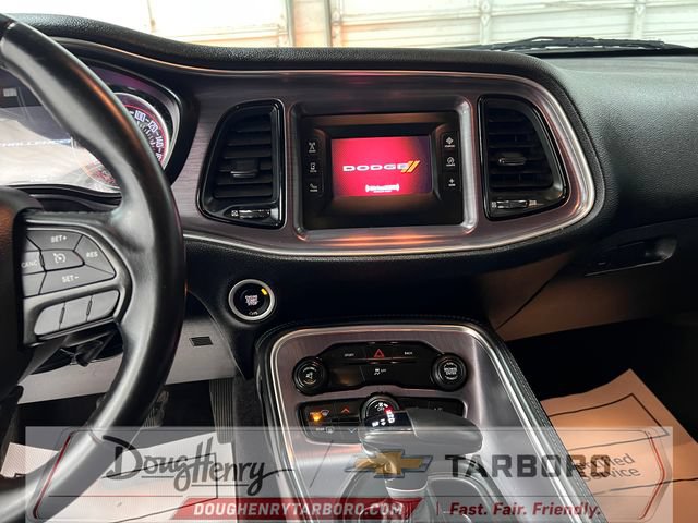 Used 2016 Dodge Challenger SXT RWD image 40