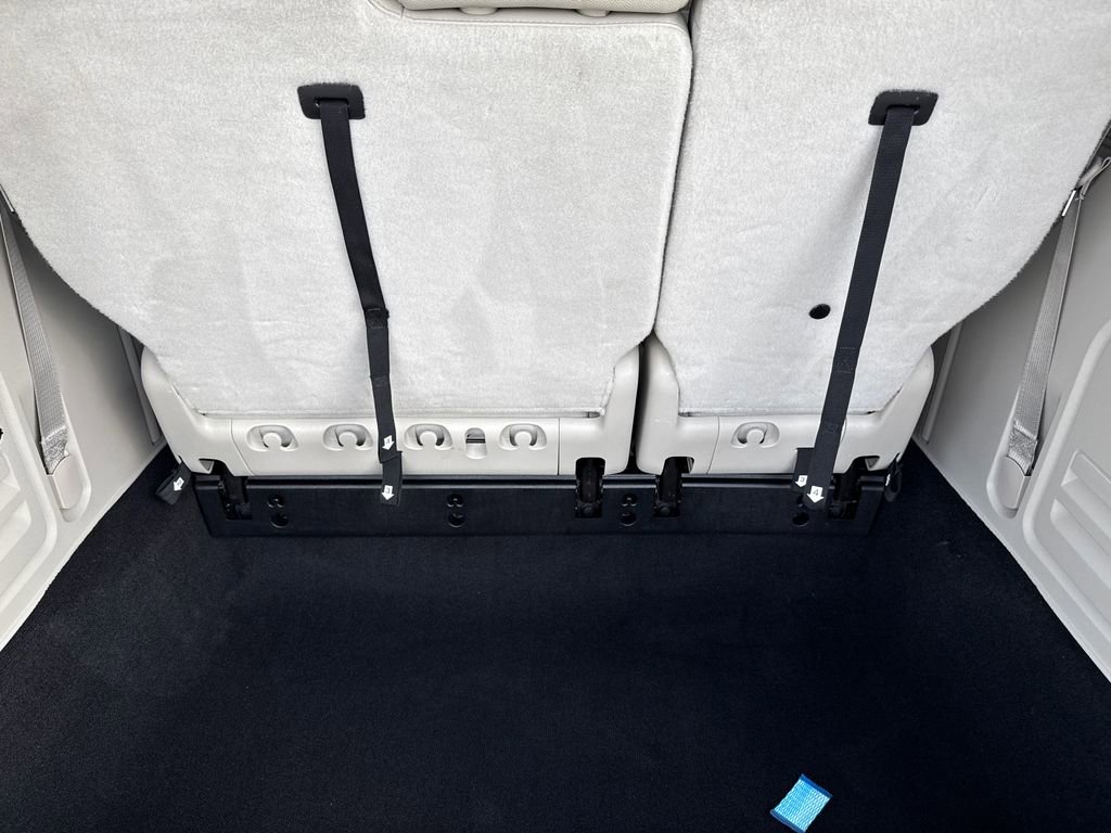 Used 2015 Chrysler Town & Country Touring-L w/ Driver Convenience Group image 10