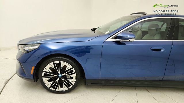 Used 2025 BMW i5 xDrive40 w/ Premium Package image 9
