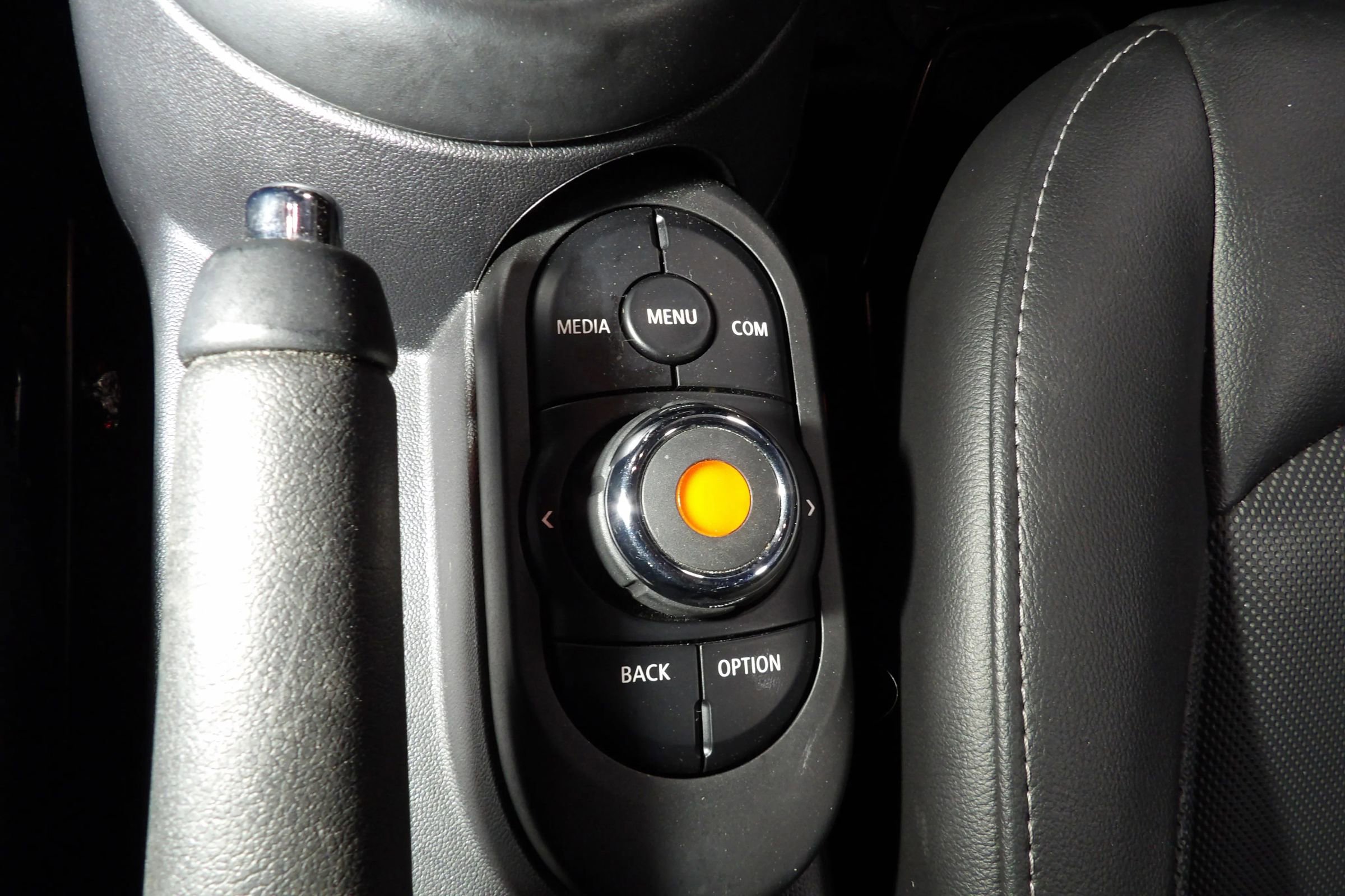 Used 2022 MINI Cooper 2-Door Hardtop image 9