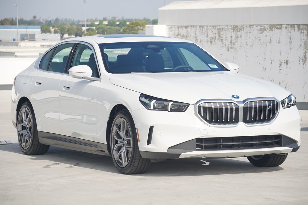 Used 2026 BMW i5 eDrive40 image 3