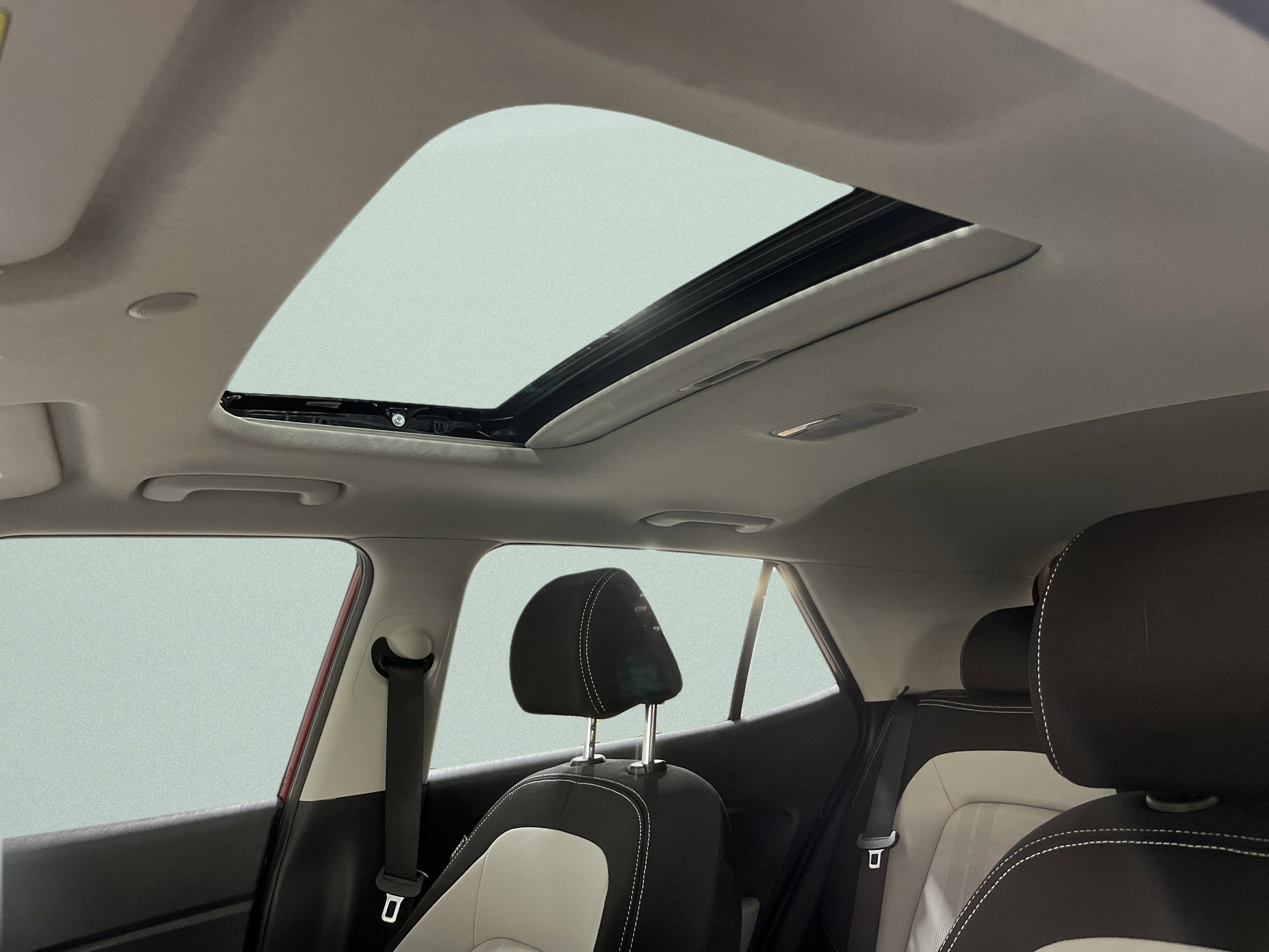 Used 2024 Hyundai Venue SEL image 29