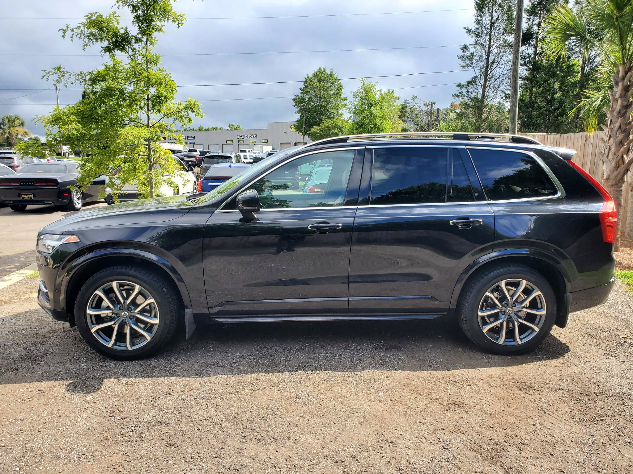 Used 2017 Volvo XC90 T6 Momentum w/ Vision Package AWD/4WD image 3