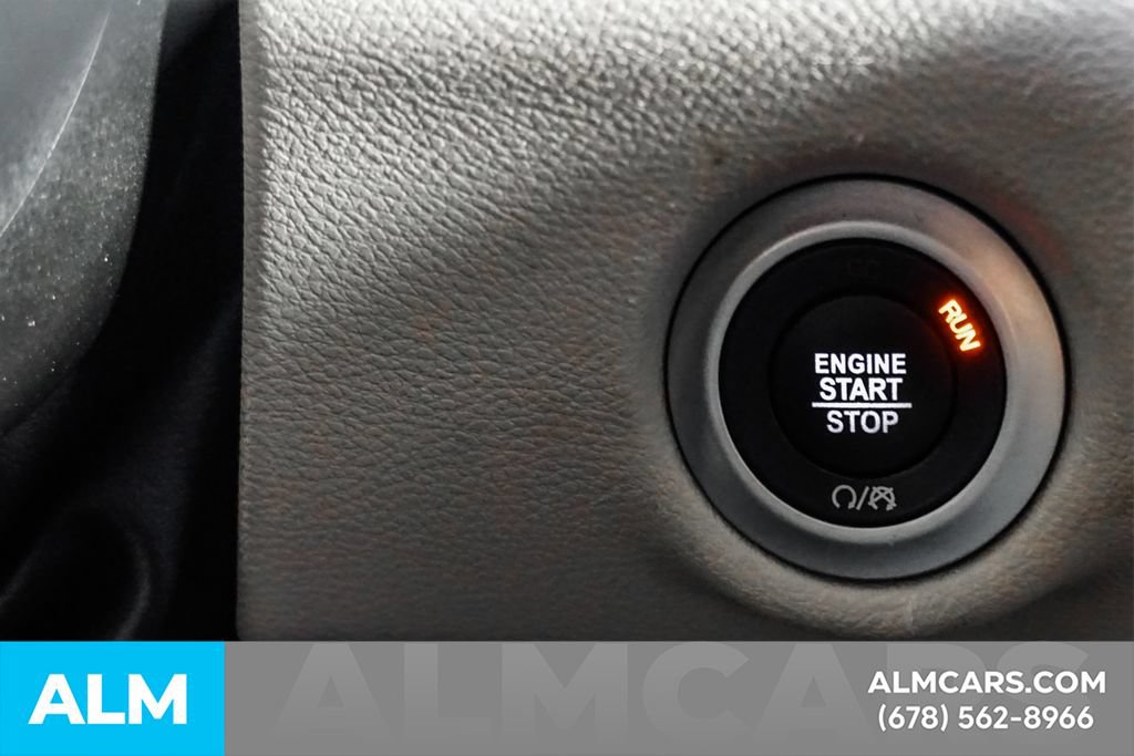 Used 2023 Chrysler Pacifica Touring-L FWD image 29