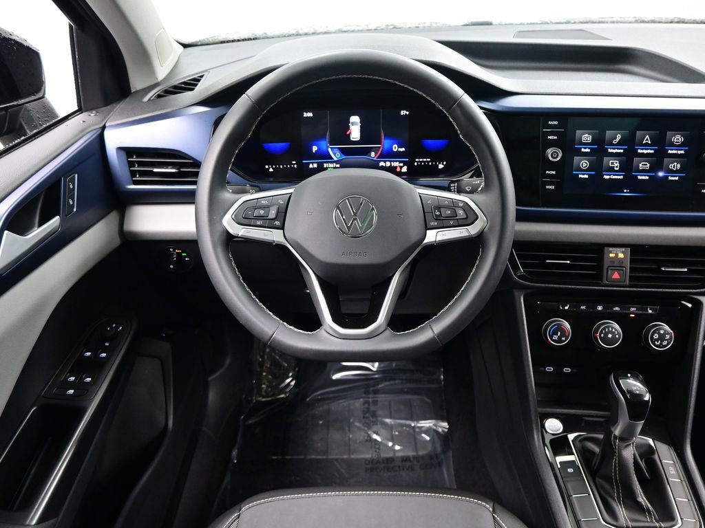 Used 2023 Volkswagen Taos SE w/ Panoramic Sunroof Package image 31