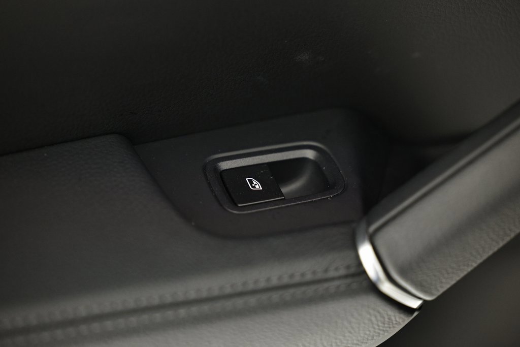 Used 2023 Porsche Cayenne image 25