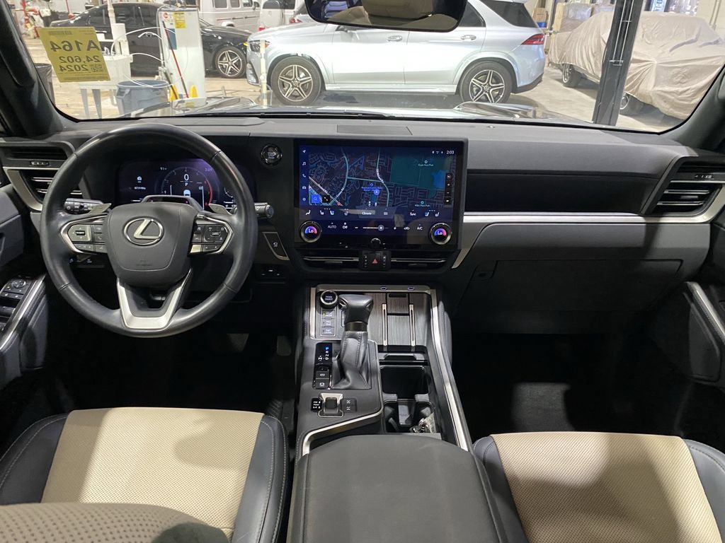 Used 2024 Lexus GX 550 AWD/4WD image 2