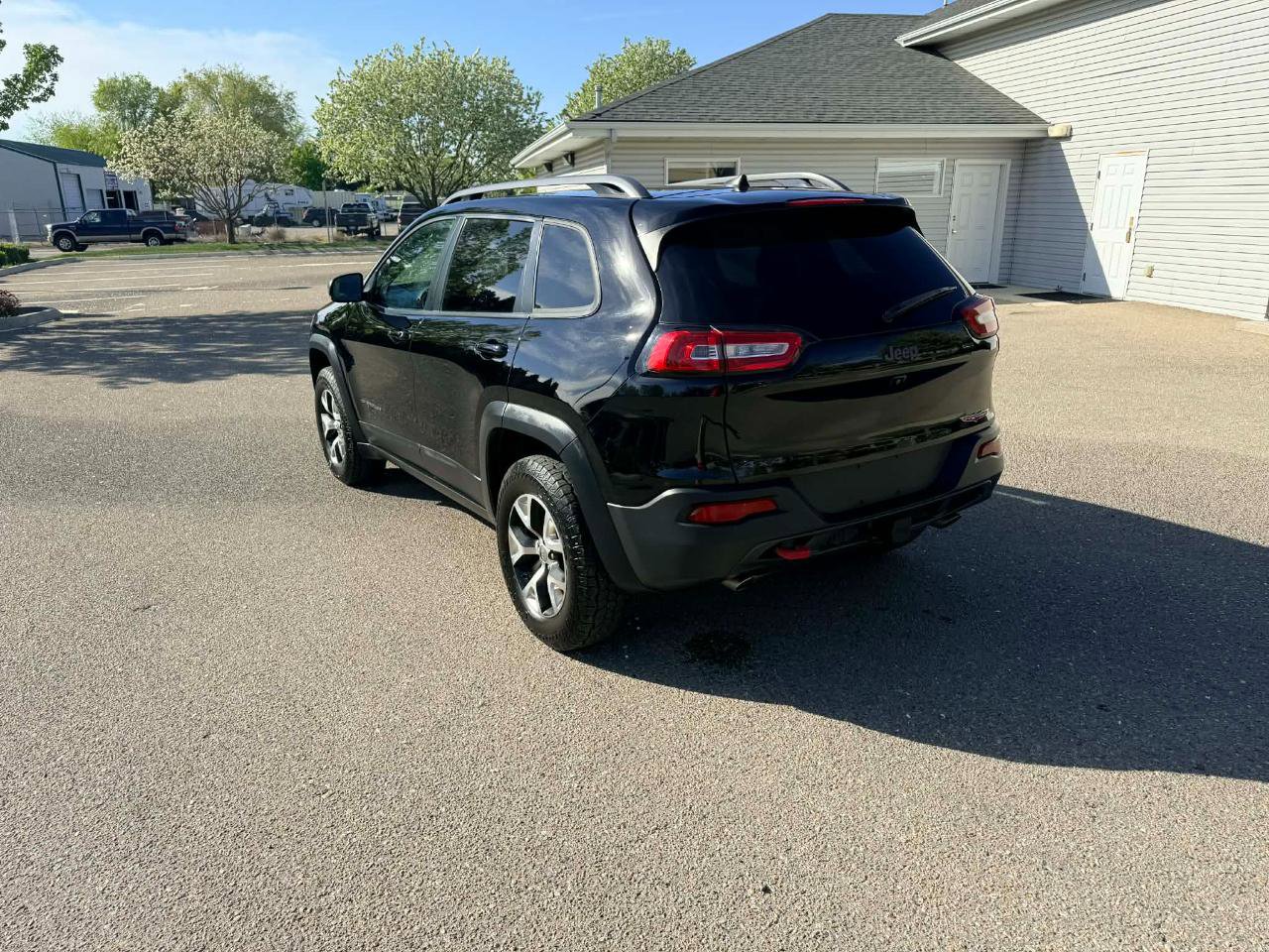 Used 2017 Jeep Cherokee Trailhawk w/ Cold Weather Group image 3
