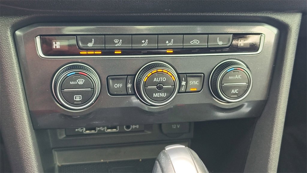 Used 2020 Volkswagen Tiguan SE w/ Panoramic Sunroof Package image 22