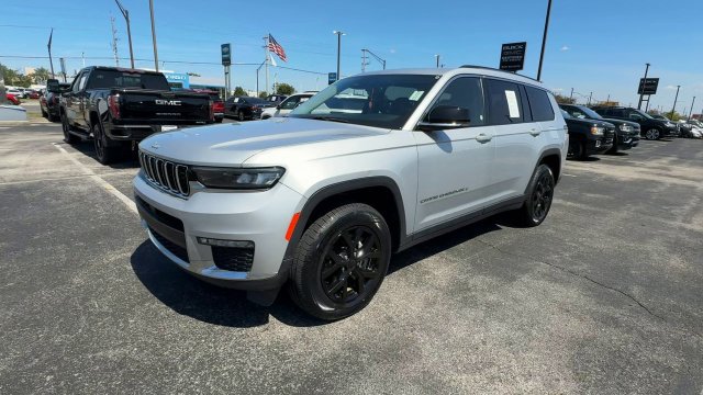 Used 2023 Jeep Grand Cherokee L Limited AWD/4WD image 4