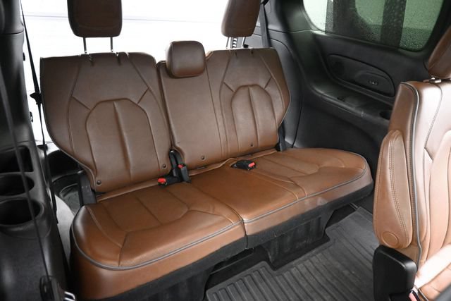 Used 2018 Chrysler Pacifica Limited FWD image 10