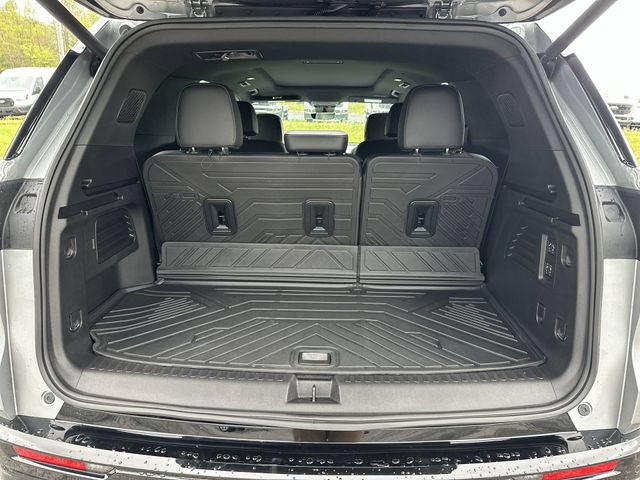 Used 2025 Chevrolet Traverse High Country w/ LPO, Floor Liner Package AWD/4WD image 23