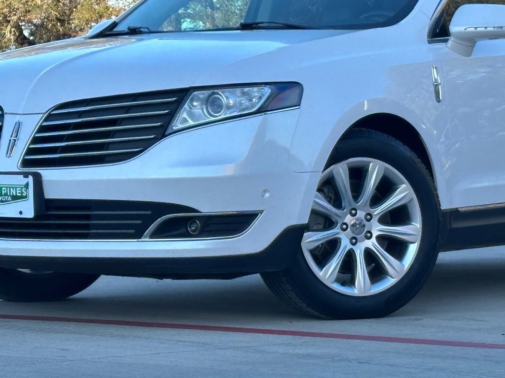 Used 2018 Lincoln MKT AWD w/ Technology Package image 2