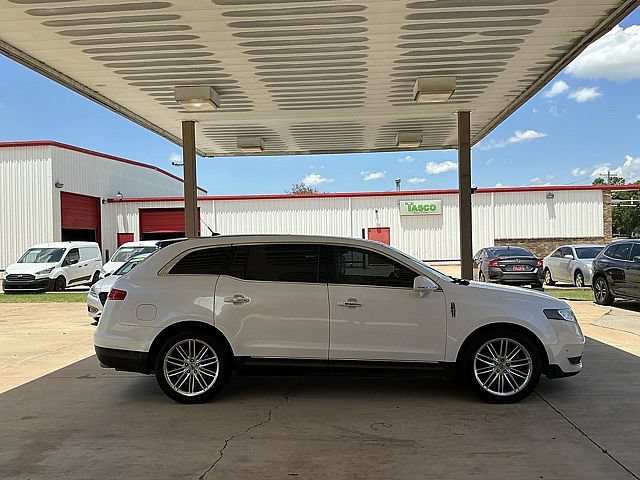 Used 2019 Lincoln MKT AWD image 4