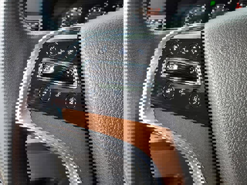 Used 2019 Cadillac Escalade Premium Luxury image 22