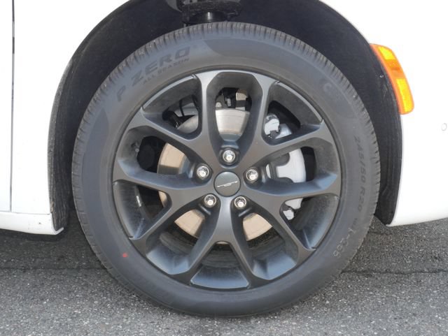 New 2027 Chrysler Pacifica Limited w/ S Appearance Package AWD/4WD image 14