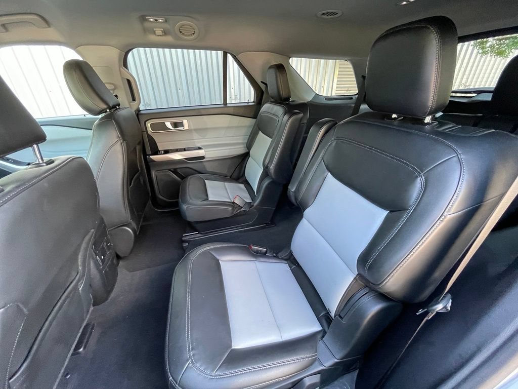 Used 2022 Ford Explorer XLT w/ Equipment Group 202A AWD/4WD image 26