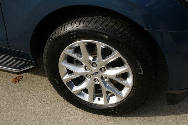 Used 2020 Ford Expedition XLT w/ Equipment Group 202A image 8