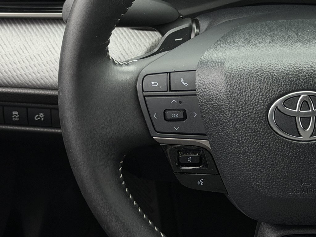 Used 2025 Toyota Camry SE FWD image 15