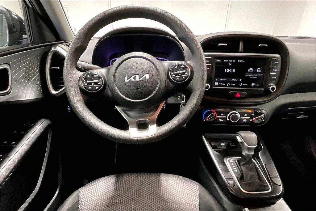 Used 2025 Kia Soul LX FWD image 7