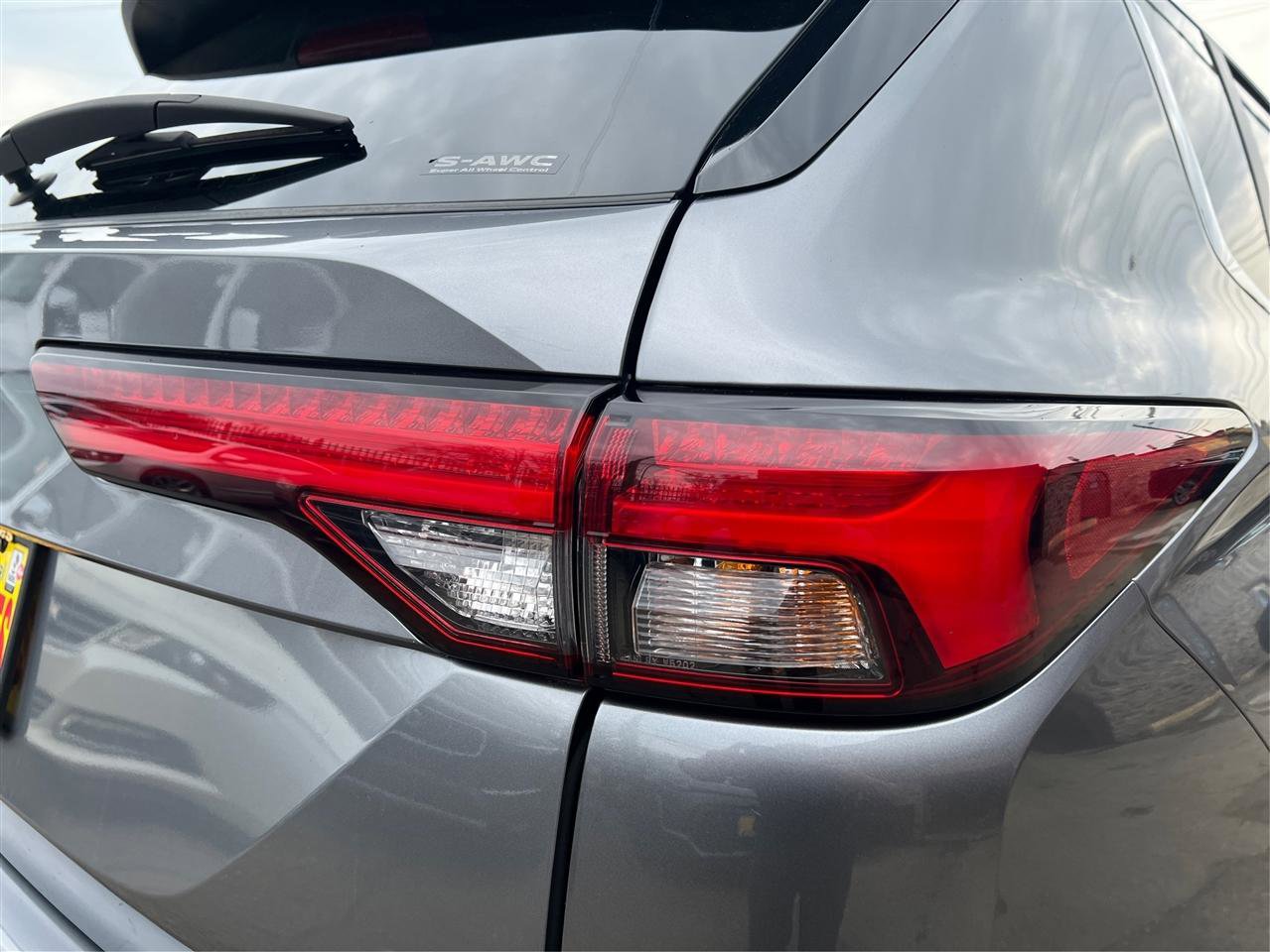 Used 2024 Mitsubishi Outlander SE image 19