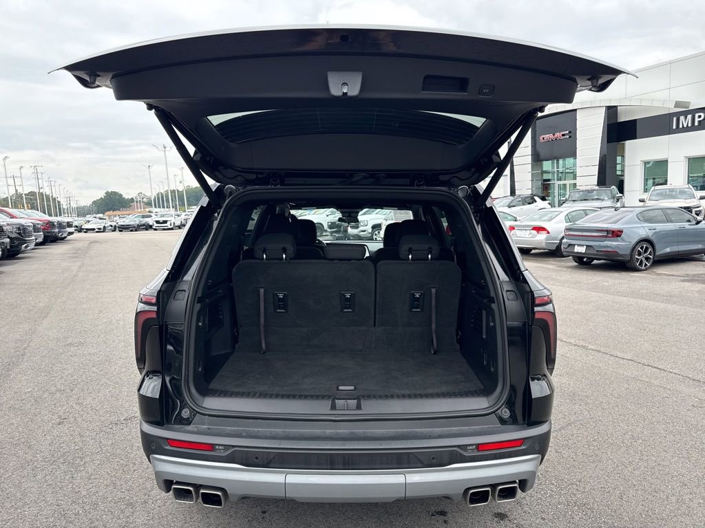 Used 2025 Chevrolet Traverse LT image 29