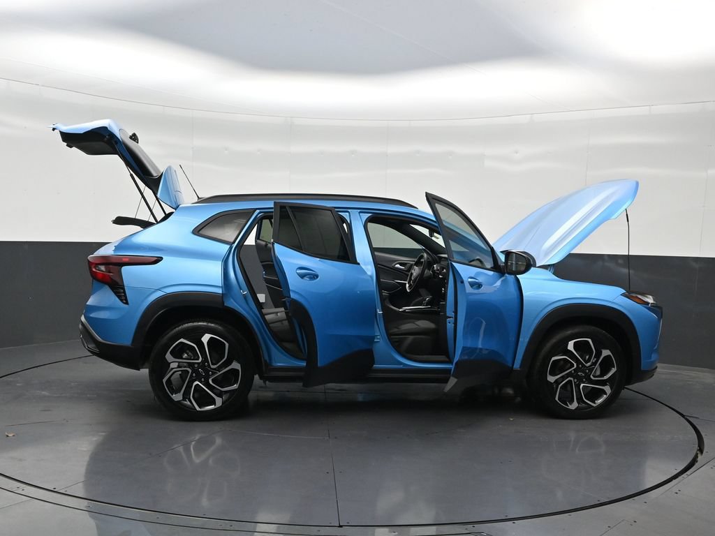 Used 2025 Chevrolet Trax RS w/ Sunroof Package FWD image 29