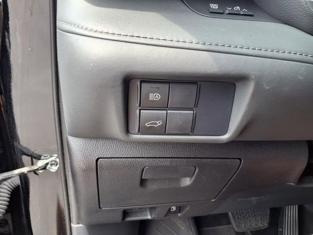 Used 2021 Toyota Highlander XLE AWD/4WD image 28