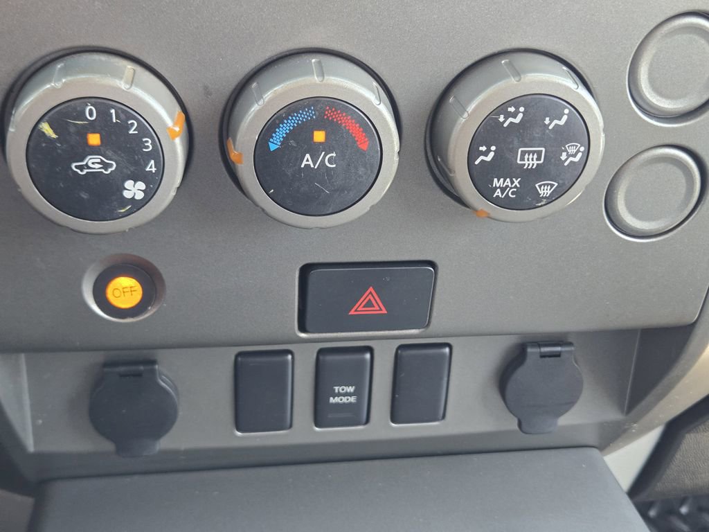 Used 2004 Nissan Titan SE RWD image 22
