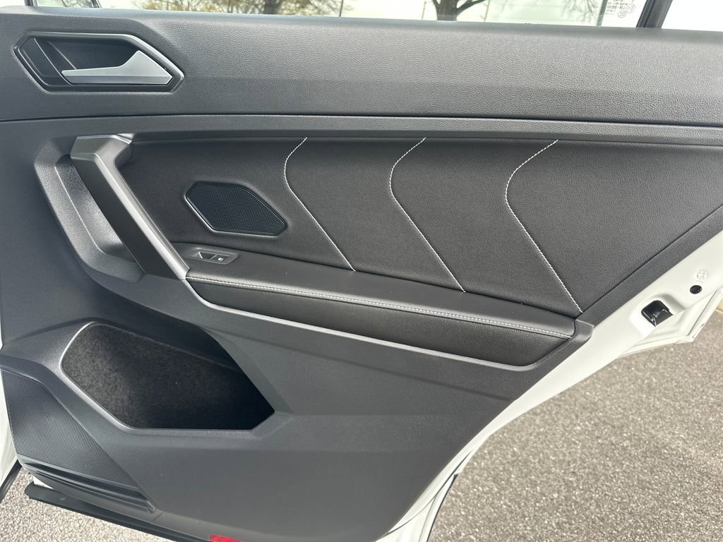 Used 2022 Volkswagen Tiguan SE image 34