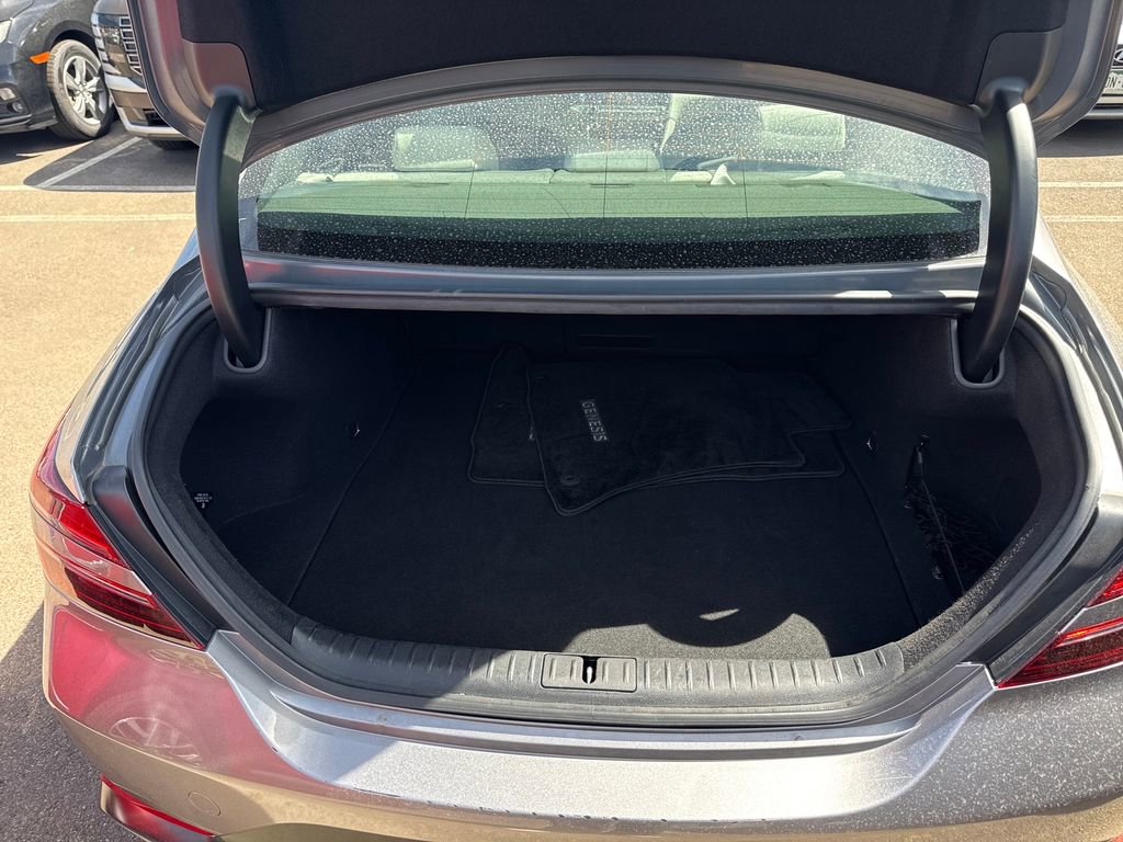 Used 2024 Genesis G70 2.5T image 8