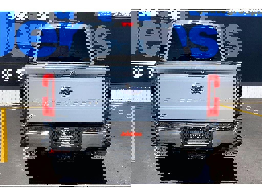 Used 2025 Ford F350 Lariat w/ FX4 Off-Road Package image 4