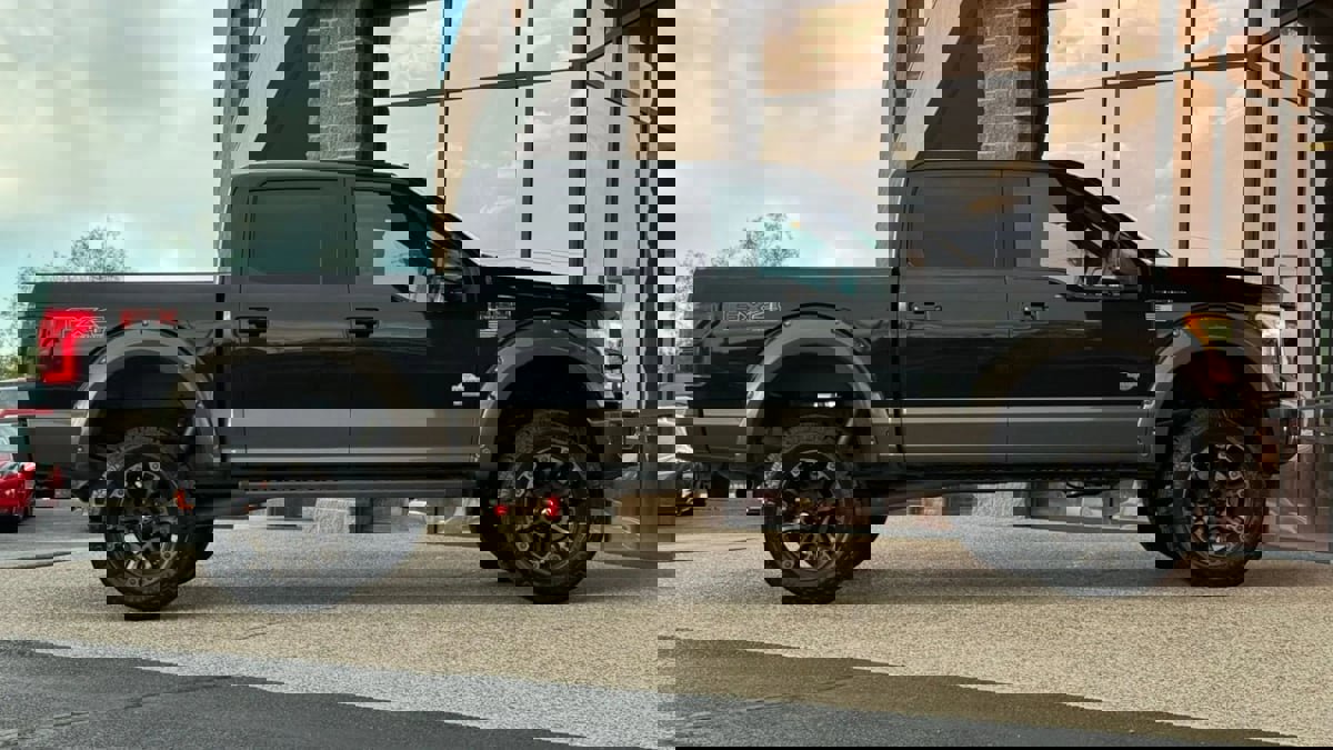 Used 2015 Ford F150 King Ranch w/ Equipment Group 601A Luxury AWD/4WD image 17