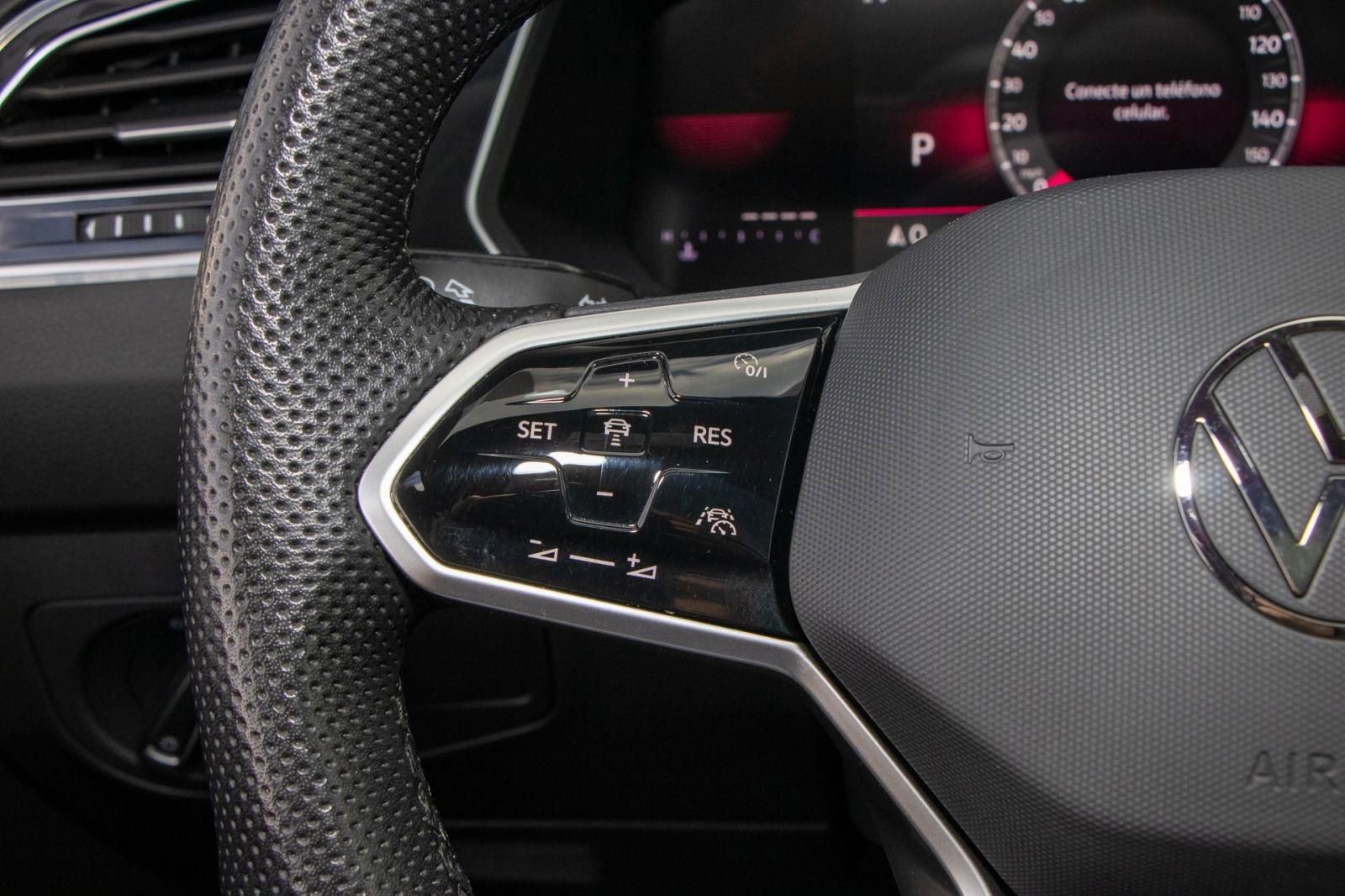 Used 2024 Volkswagen Tiguan SE R-Line FWD image 29